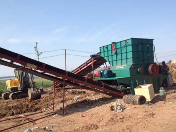 四川成都樹墩破碎機(jī)現(xiàn)場